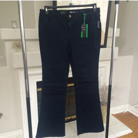 Style co dark wash low rise flare leg jeans - Picture 2 of 5